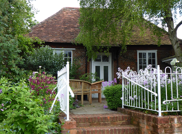P1000936 Aylesbury Meeting House and Garden
